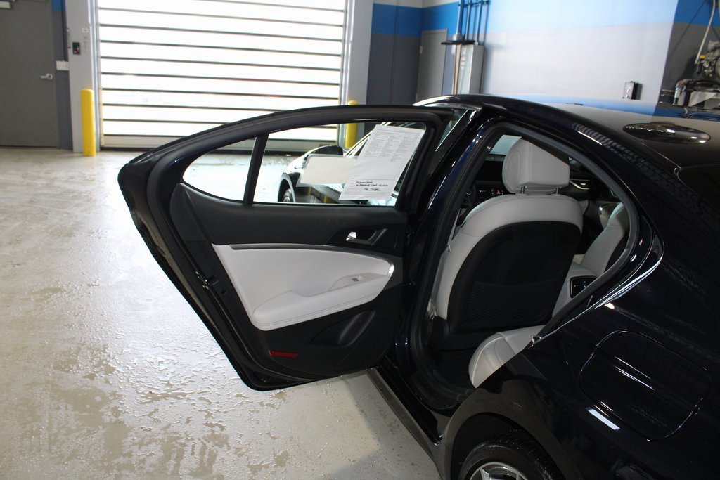 Used 2023 Genesis G70 2.0T image 16