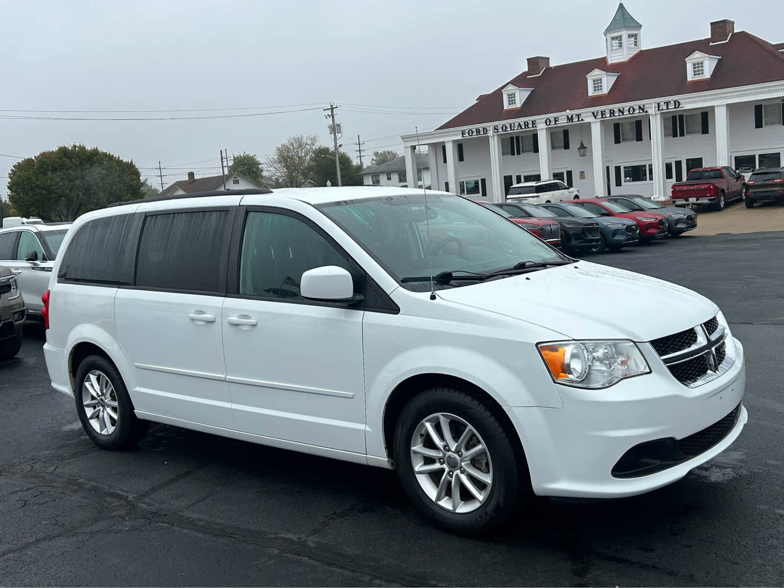 Used 2014 Dodge Grand Caravan SXT w/ UConnect Hands-Free Group image 3