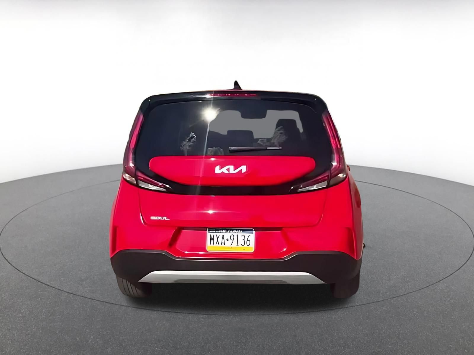 Used 2025 Kia Soul LX w/ LX Technology Package FWD image 12