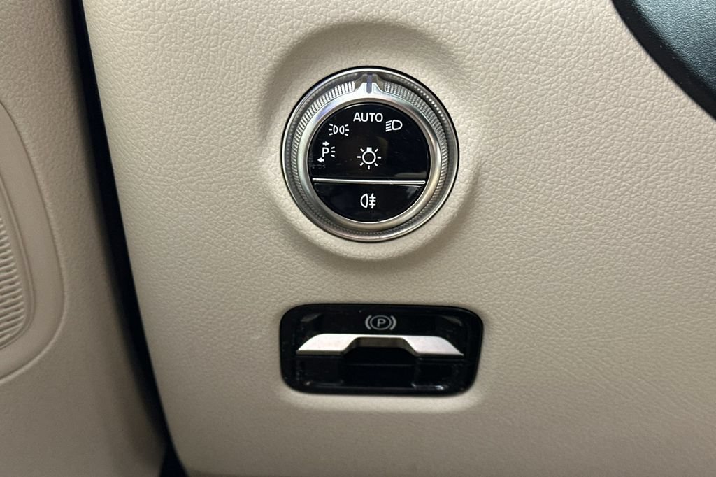 Certified 2025 Mercedes-Benz C 300 Sedan image 32