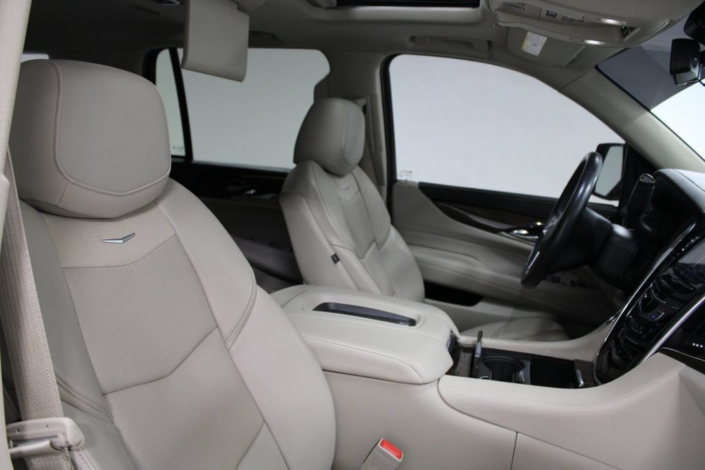 Used 2020 Cadillac Escalade Premium Luxury AWD/4WD image 23
