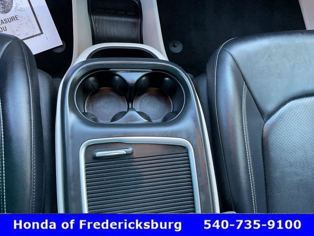Used 2024 Chrysler Pacifica Touring-L FWD image 43