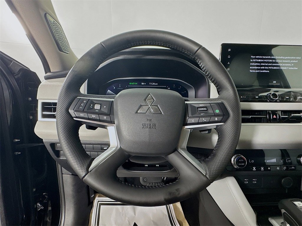 New 2025 Mitsubishi Outlander SE image 11