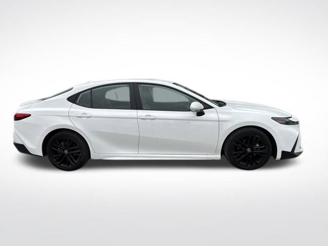 Used 2025 Toyota Camry SE image 7