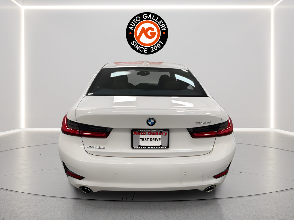 Used 2021 BMW 330i Sedan w/ Convenience Package RWD image 4