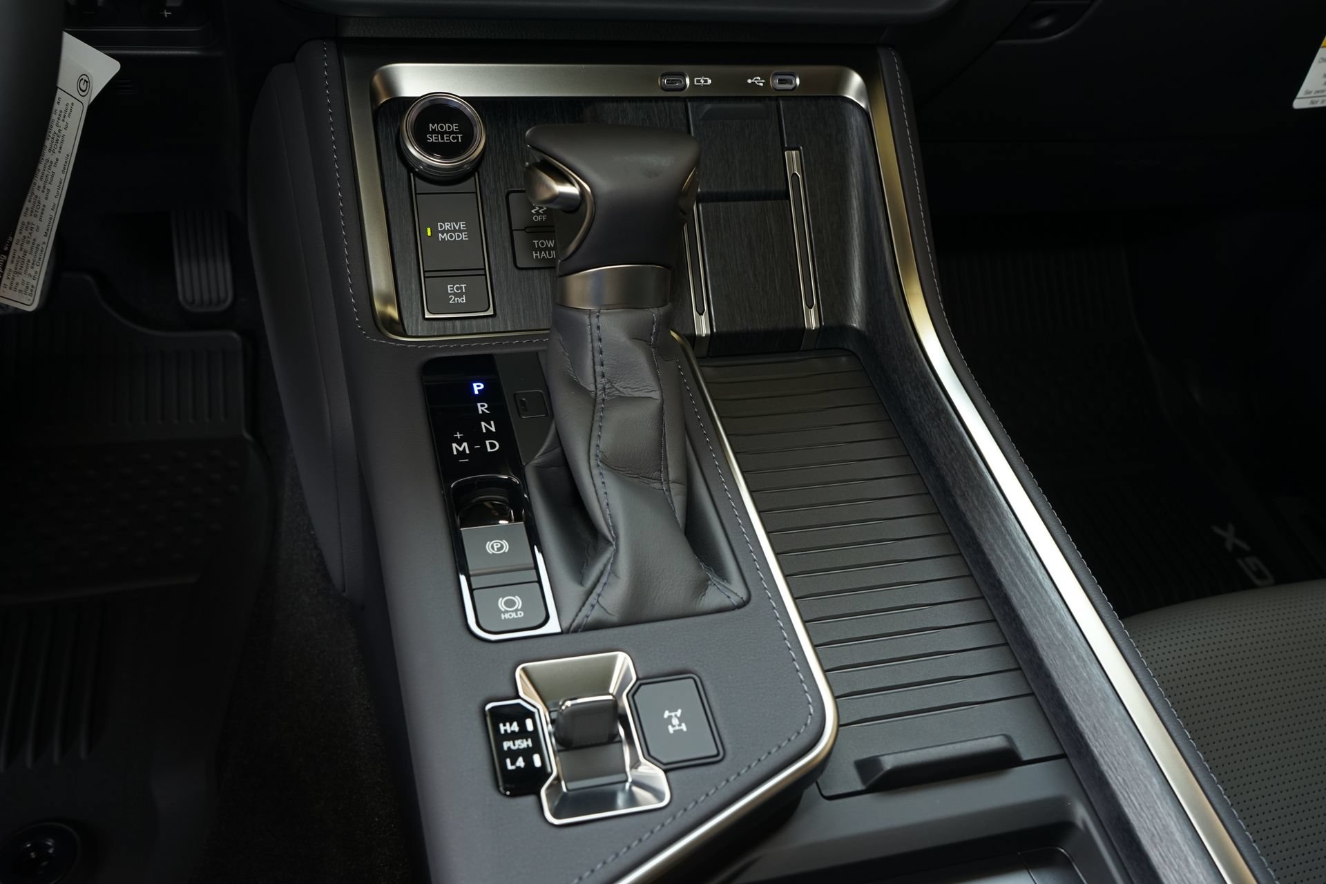 Used 2026 Lexus GX 550 w/ Accessory Package (ZB) AWD/4WD image 12