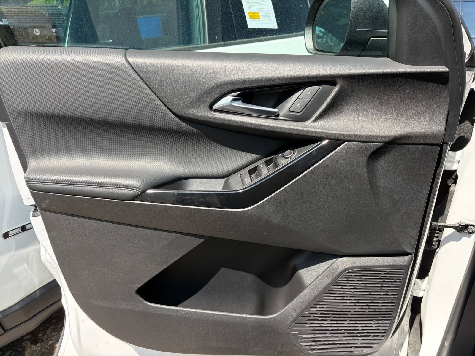Used 2025 Chevrolet Equinox LT FWD image 18