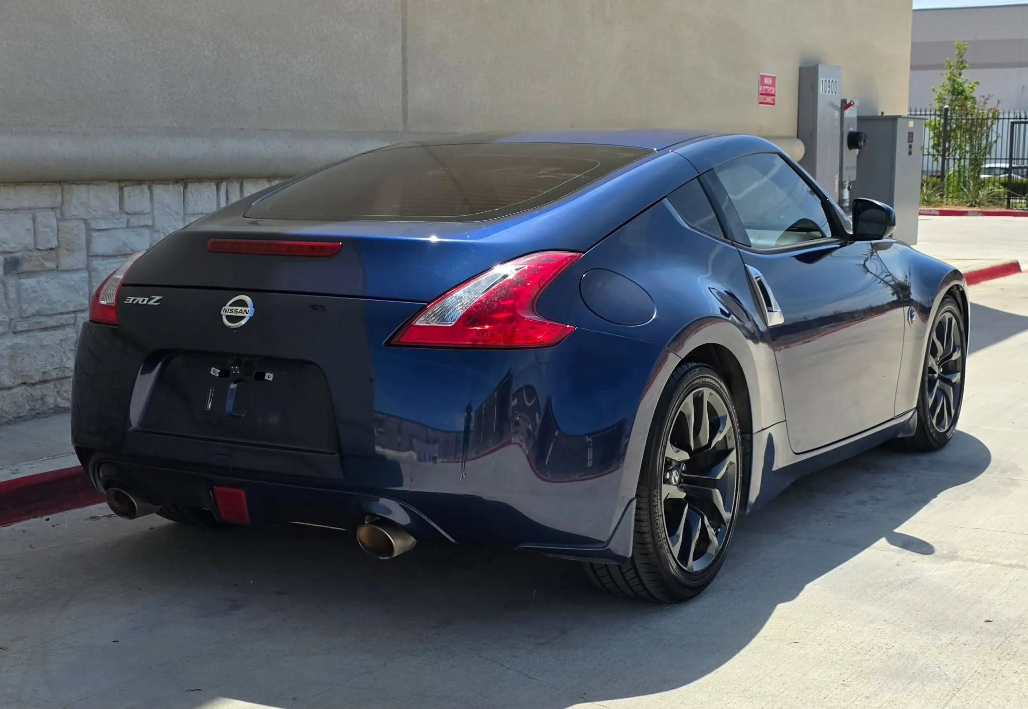 Used 2015 Nissan 370Z Coupe RWD image 6