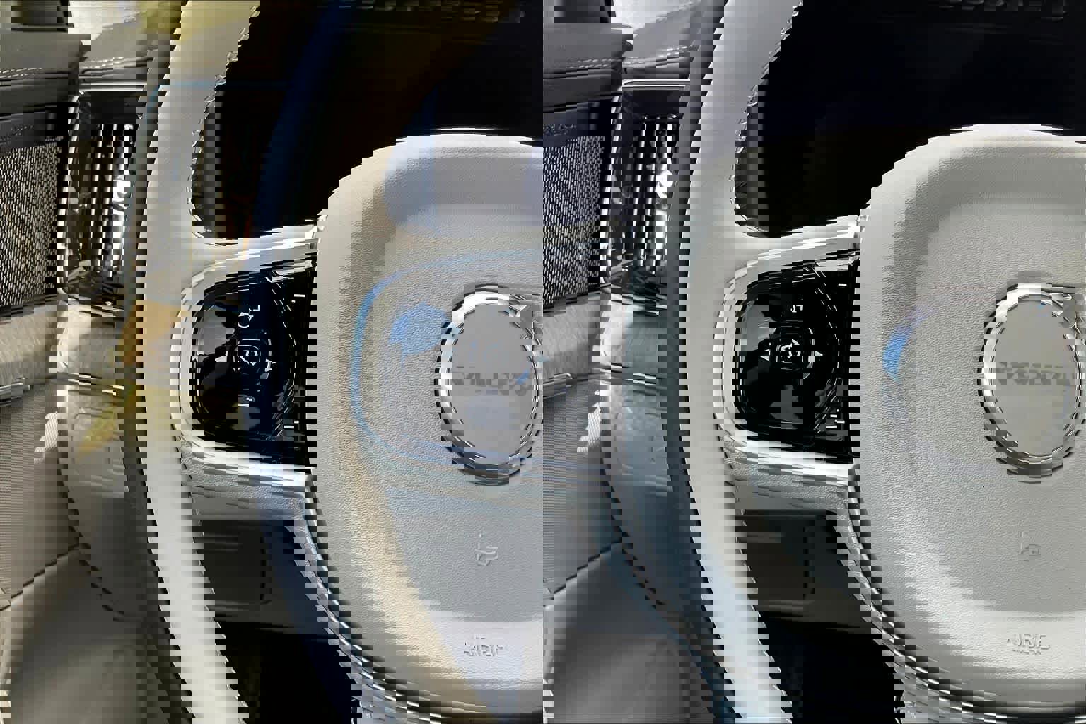 New 2026 Volvo XC90 B6 Ultra w/ Protection Package image 17