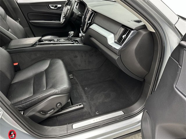 Used 2018 Volvo XC60 T6 Momentum w/ Convenience Package image 25