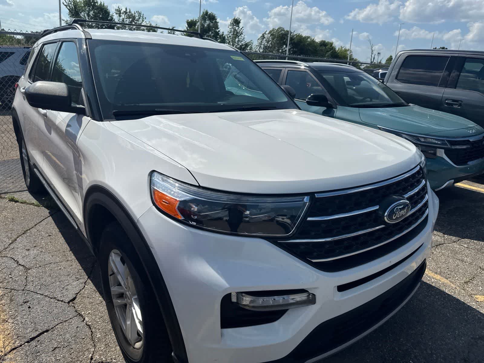 Used 2023 Ford Explorer XLT w/ Equipment Group 202A AWD/4WD image 27