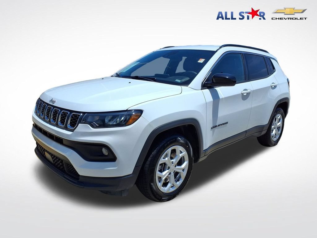 Used 2024 Jeep Compass Latitude AWD/4WD image 1