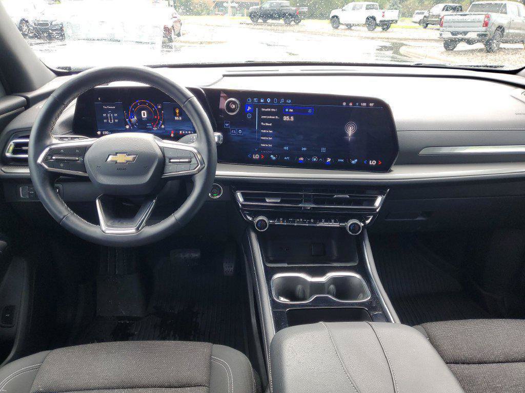 Used 2025 Chevrolet Traverse LT w/ Driver Confidence Package FWD image 24