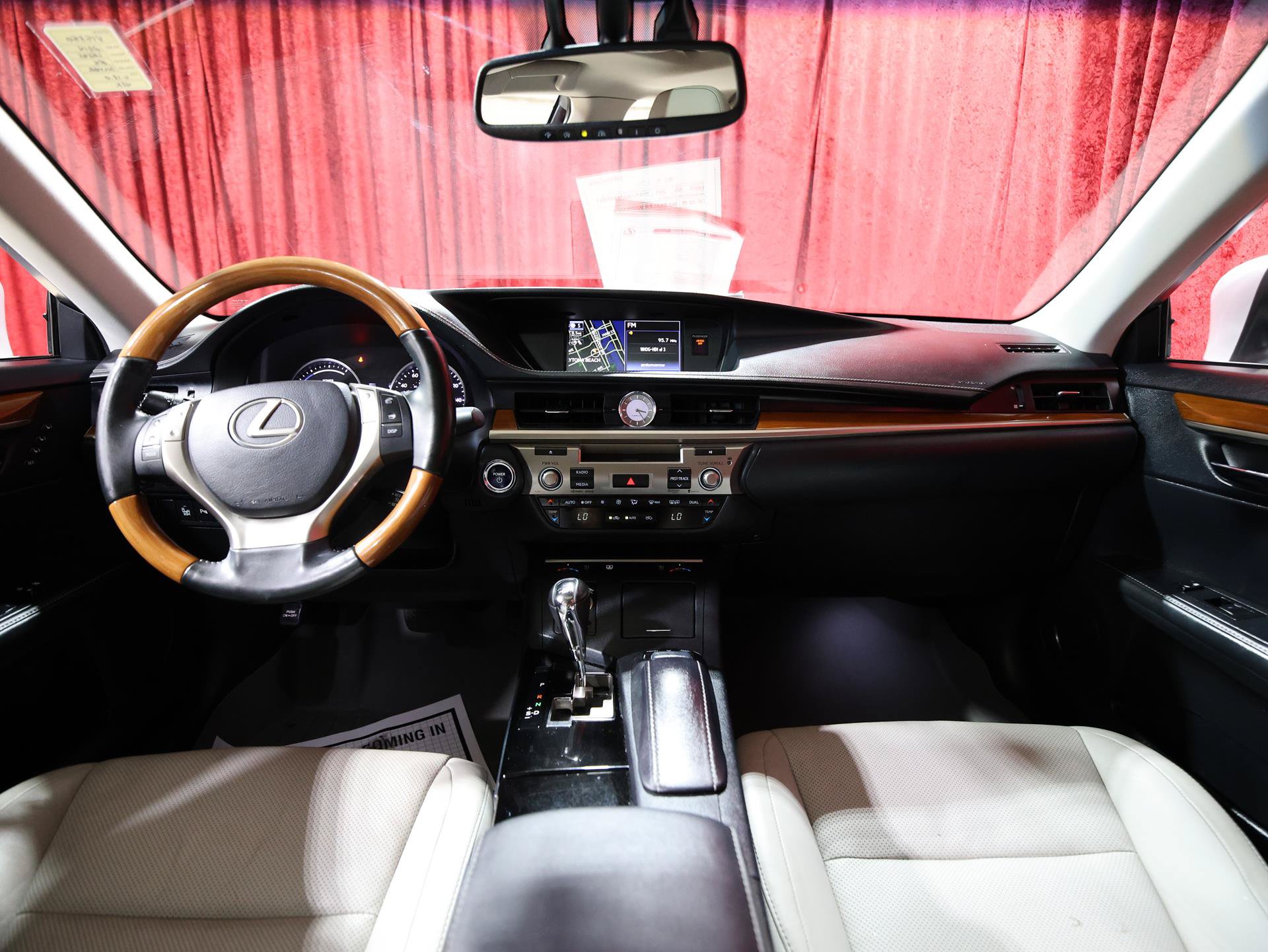 Used 2014 Lexus ES 300h w/ Luxury Package w/Bamboo Trim FWD image 15