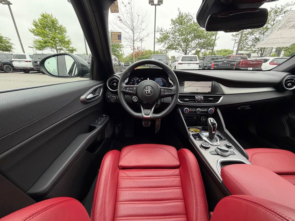 Used 2025 Alfa Romeo Giulia AWD w/ Veloce Package AWD image 18