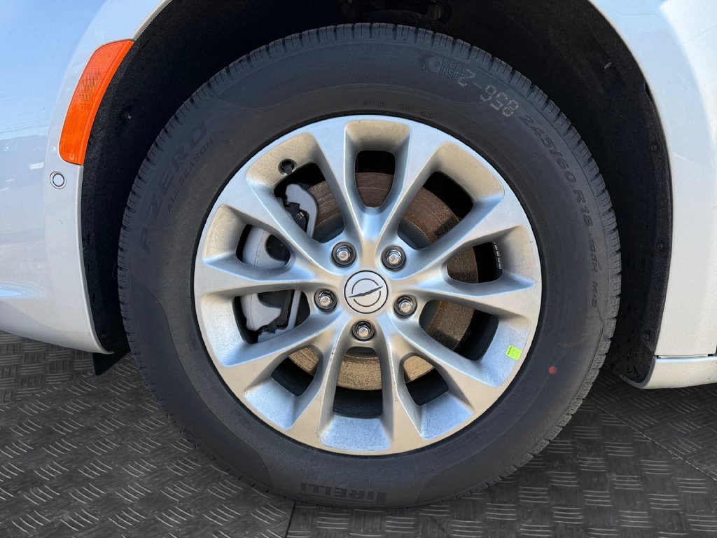 New 2026 Chrysler Pacifica Select AWD/4WD image 20