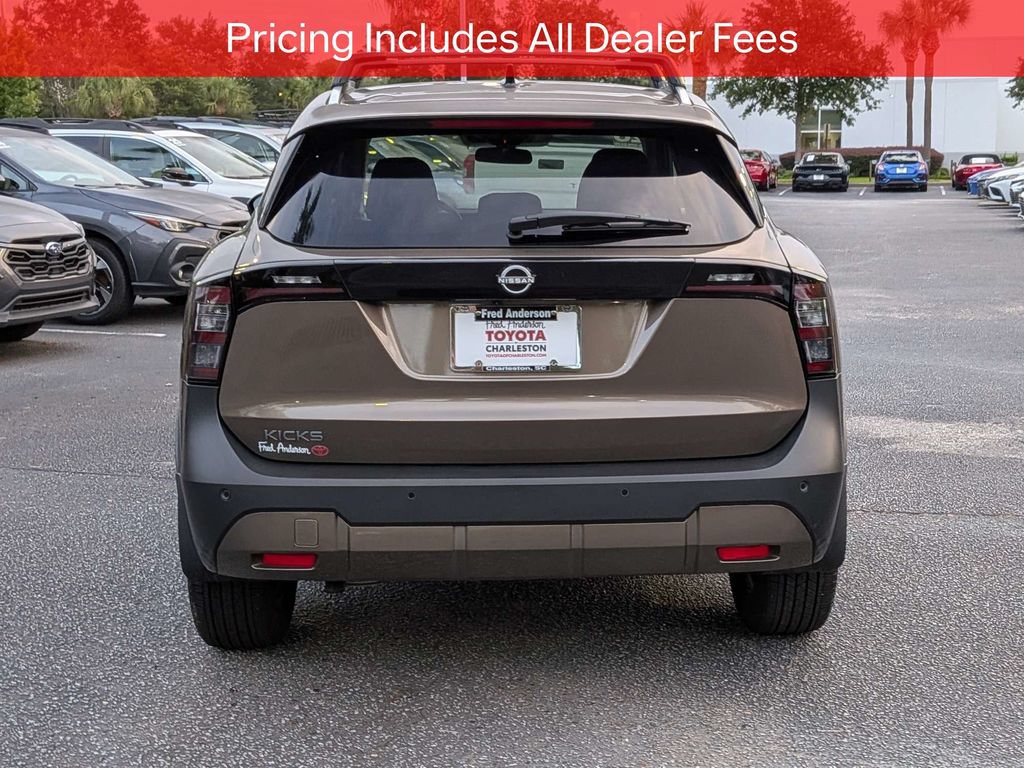 Used 2026 Nissan Kicks SV w/ SV Premium Package FWD image 5