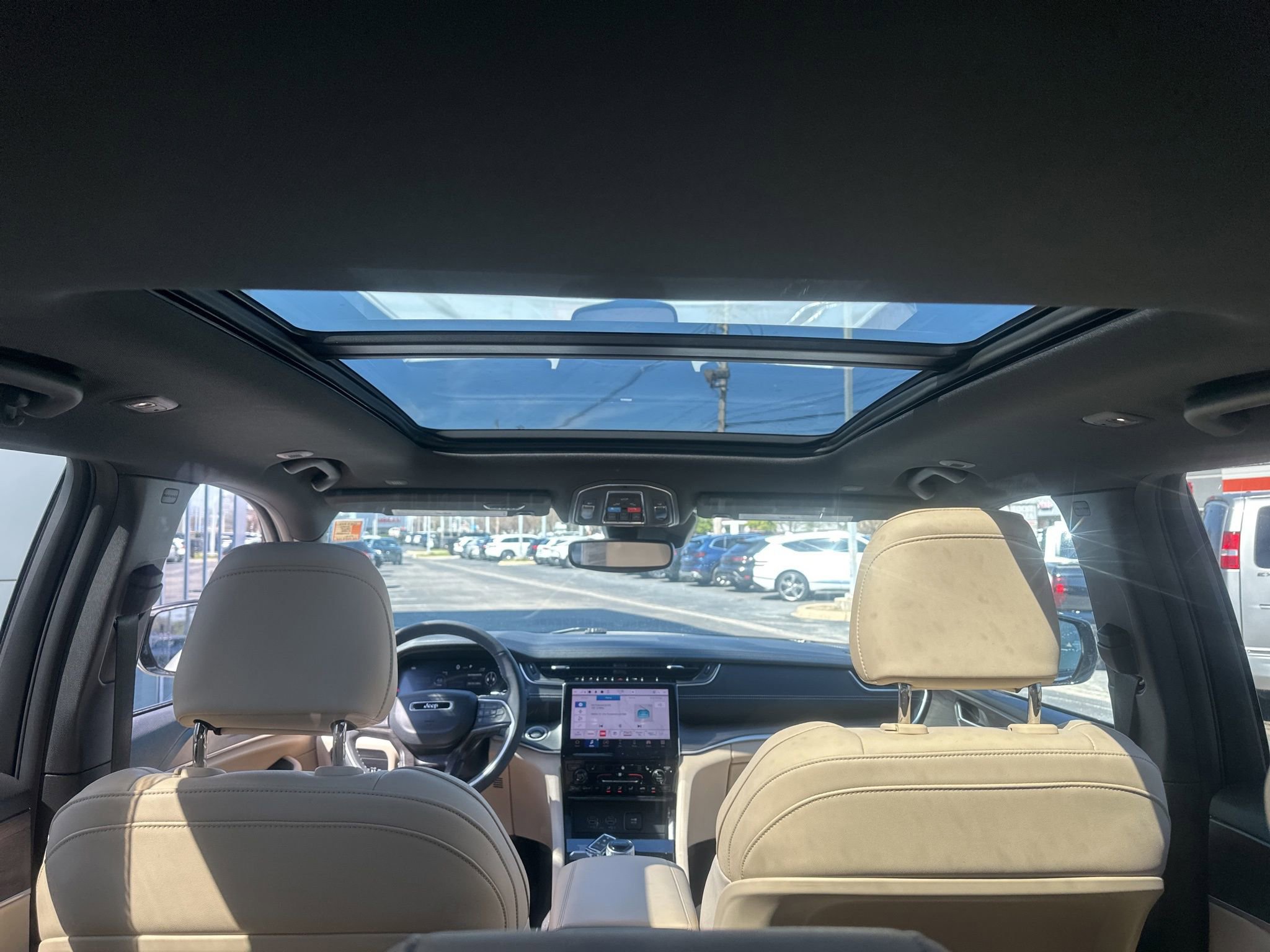 Used 2023 Jeep Grand Cherokee Limited image 17