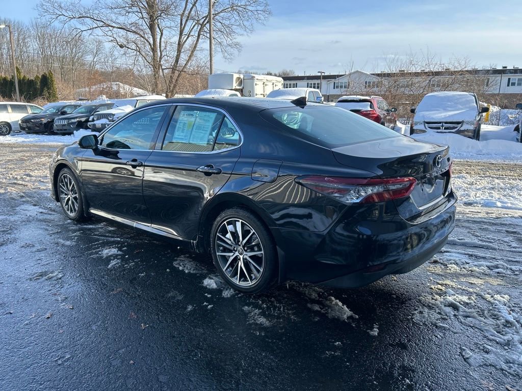 Used 2022 Toyota Camry XLE image 5