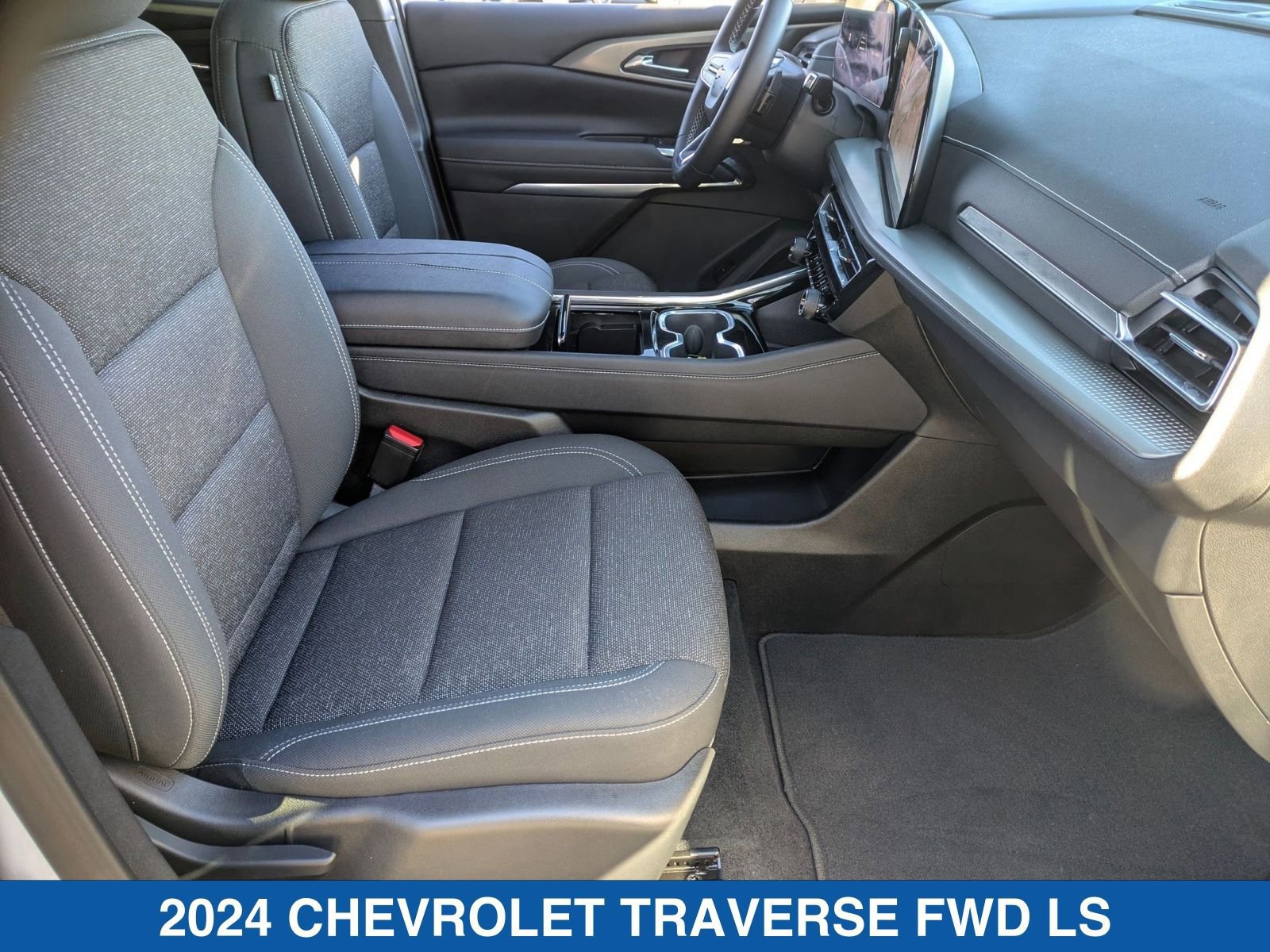 Used 2024 Chevrolet Traverse LS image 40
