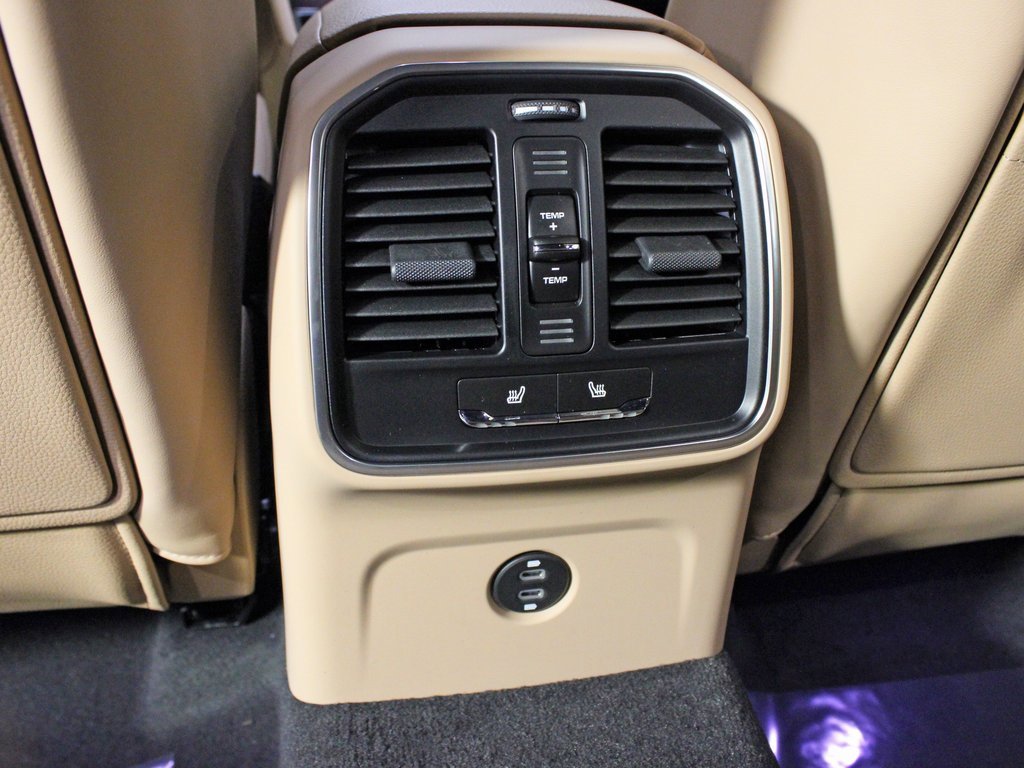 Certified 2025 Porsche Macan image 34