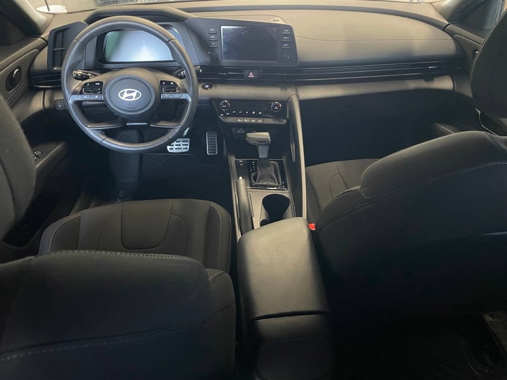 Used 2025 Hyundai Elantra Sport FWD image 11