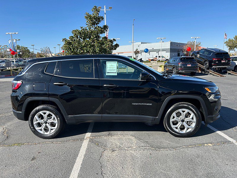 Used 2025 Jeep Compass Sport AWD/4WD image 10