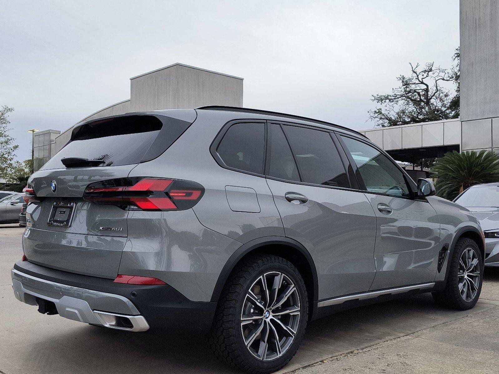 New 2025 BMW X5 xDrive40i w/ Parking Assistance Package image 5