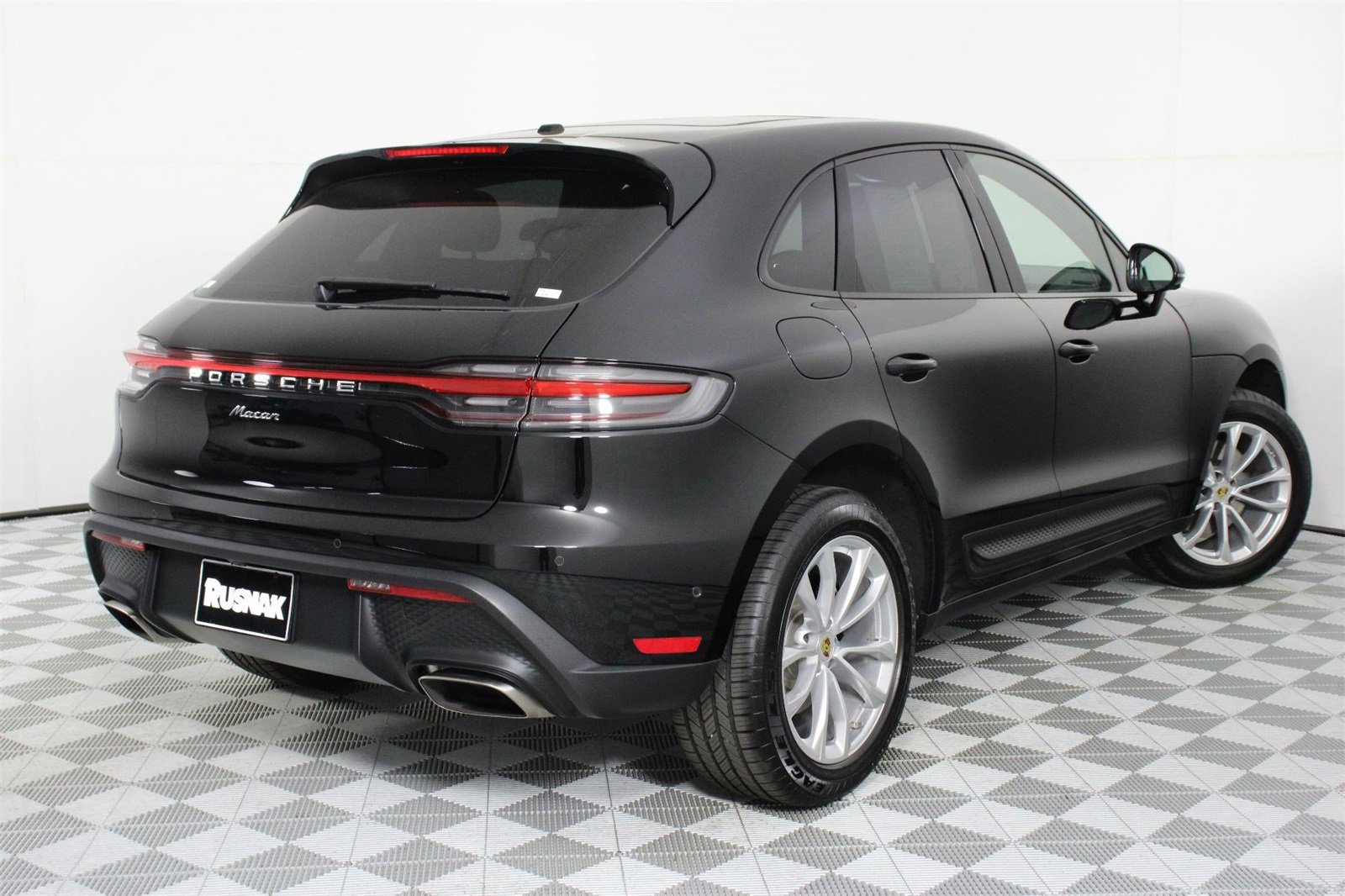 Used 2025 Porsche Macan image 7