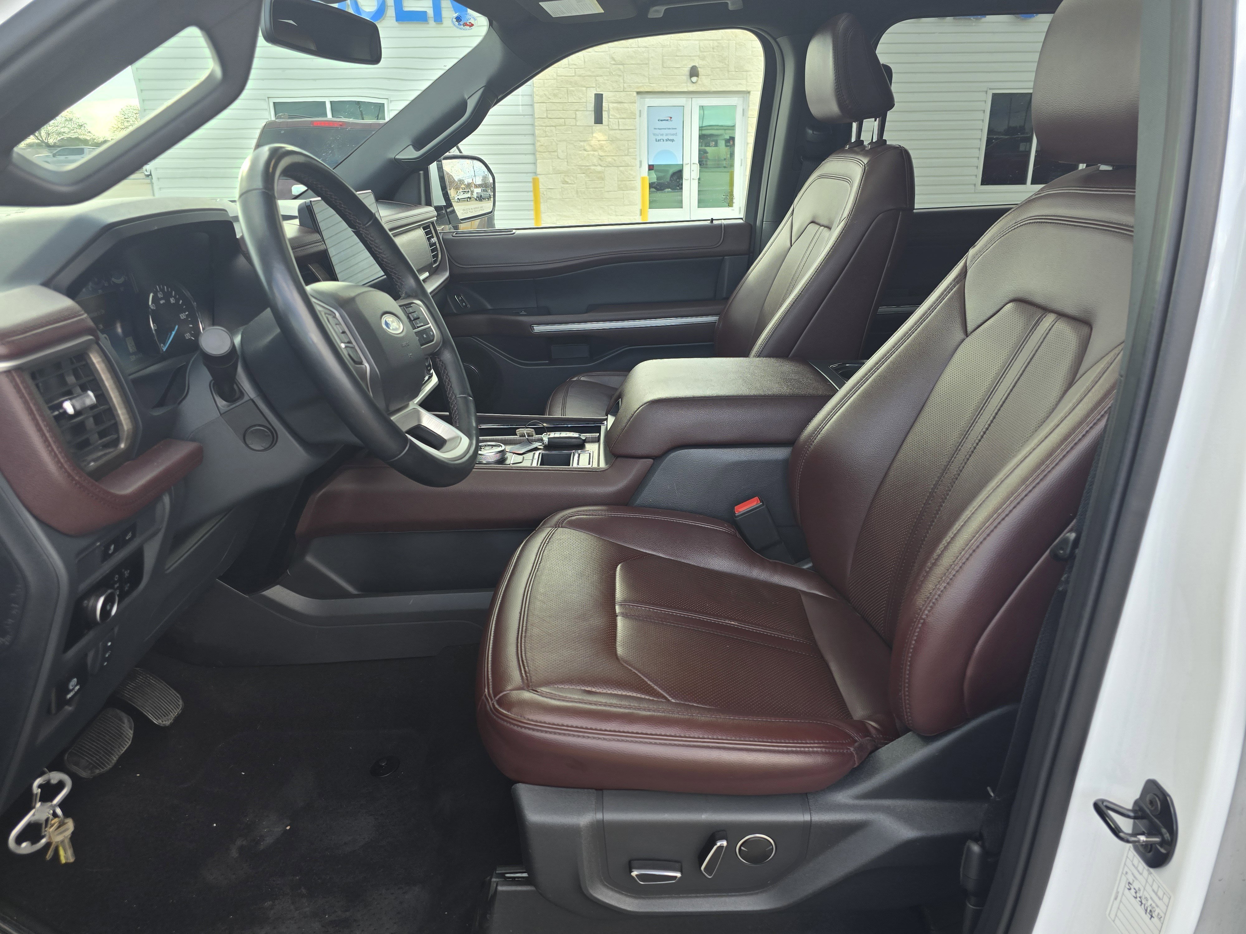 Used 2024 Ford Expedition Limited image 10