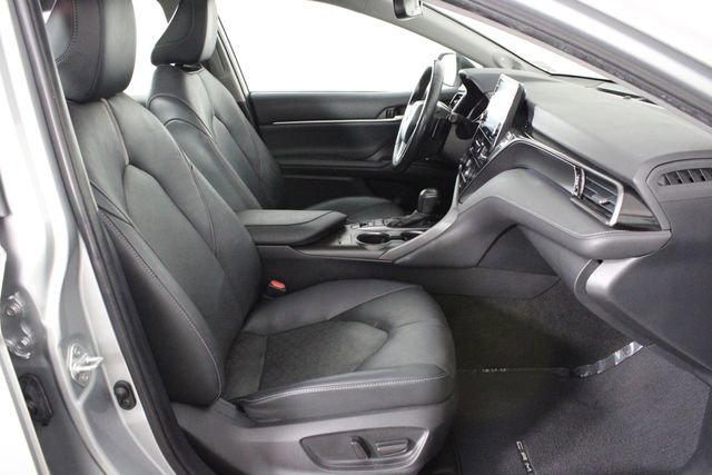 Used 2021 Toyota Camry XSE image 14