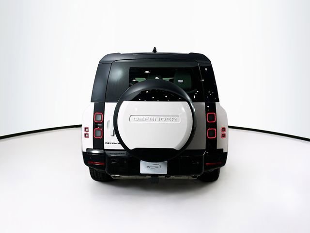 New 2026 Land Rover Defender 130 X-Dynamic SE image 6