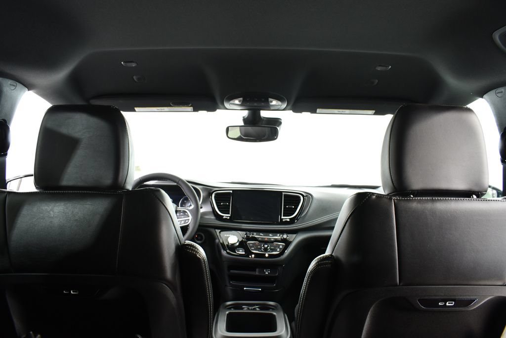 Used 2026 Chrysler Pacifica Select FWD image 18