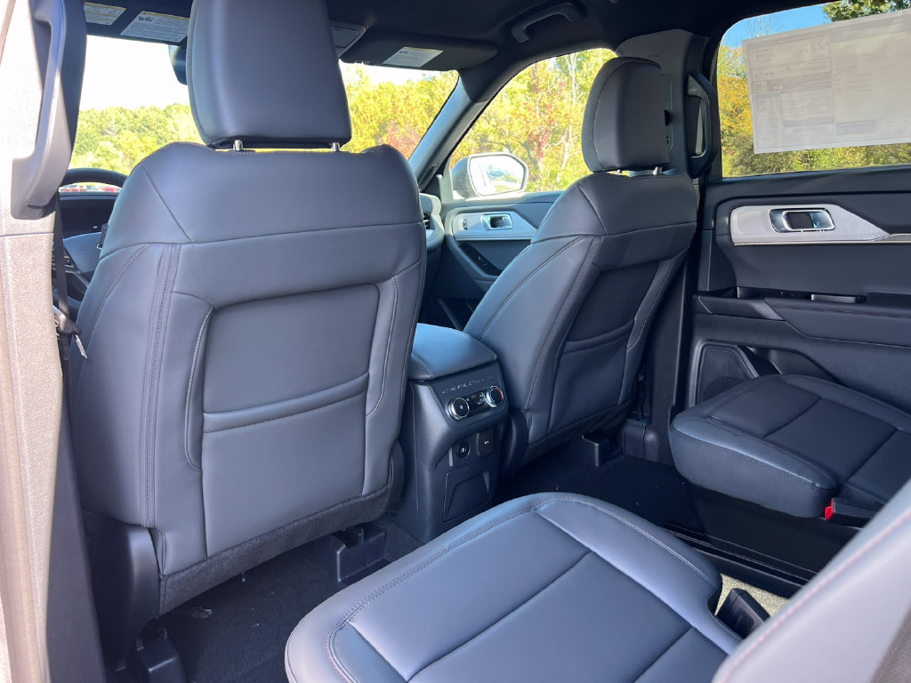 Used 2027 Ford Explorer Active w/ Active Comfort Package AWD/4WD image 35