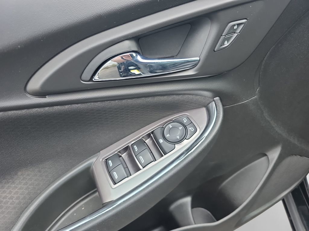 Used 2020 Chevrolet Malibu LT FWD image 14