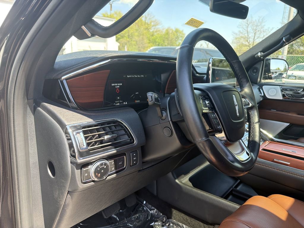 Used 2021 Lincoln Navigator Reserve w/ Luxury Package AWD/4WD image 21