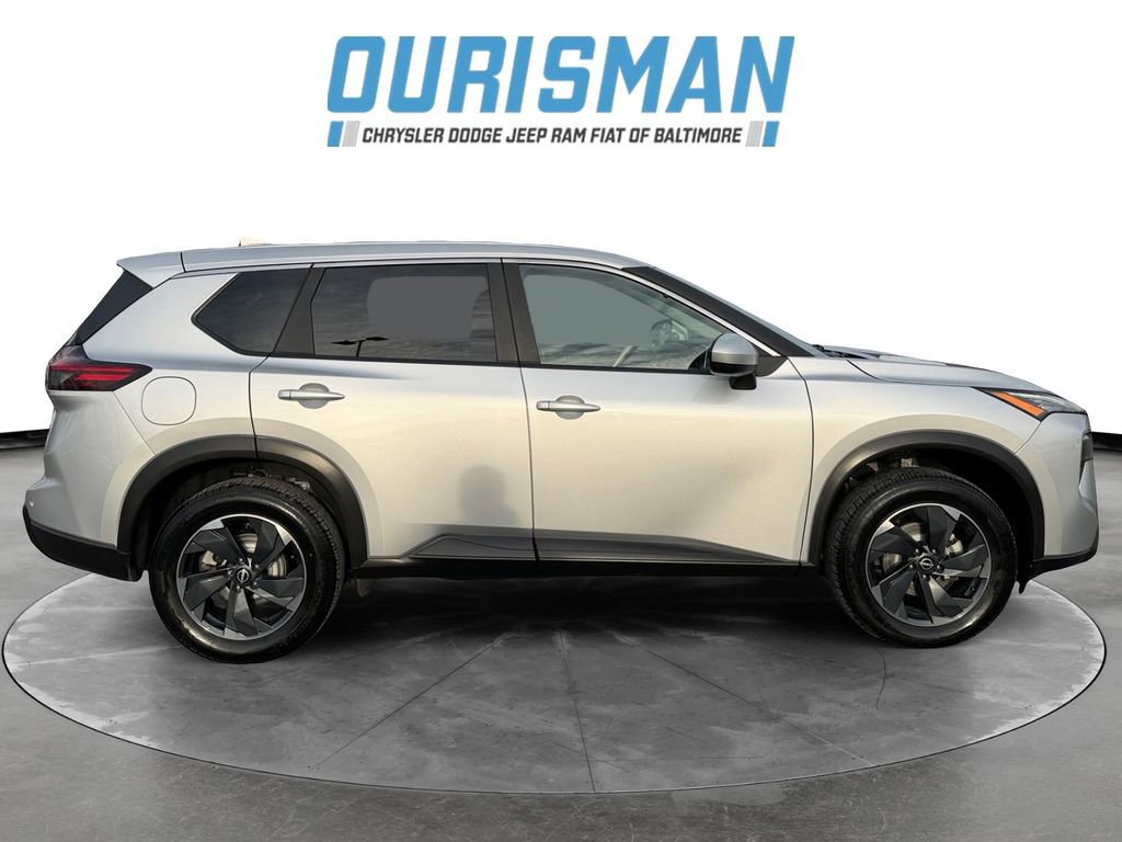 Used 2024 Nissan Rogue SV image 7