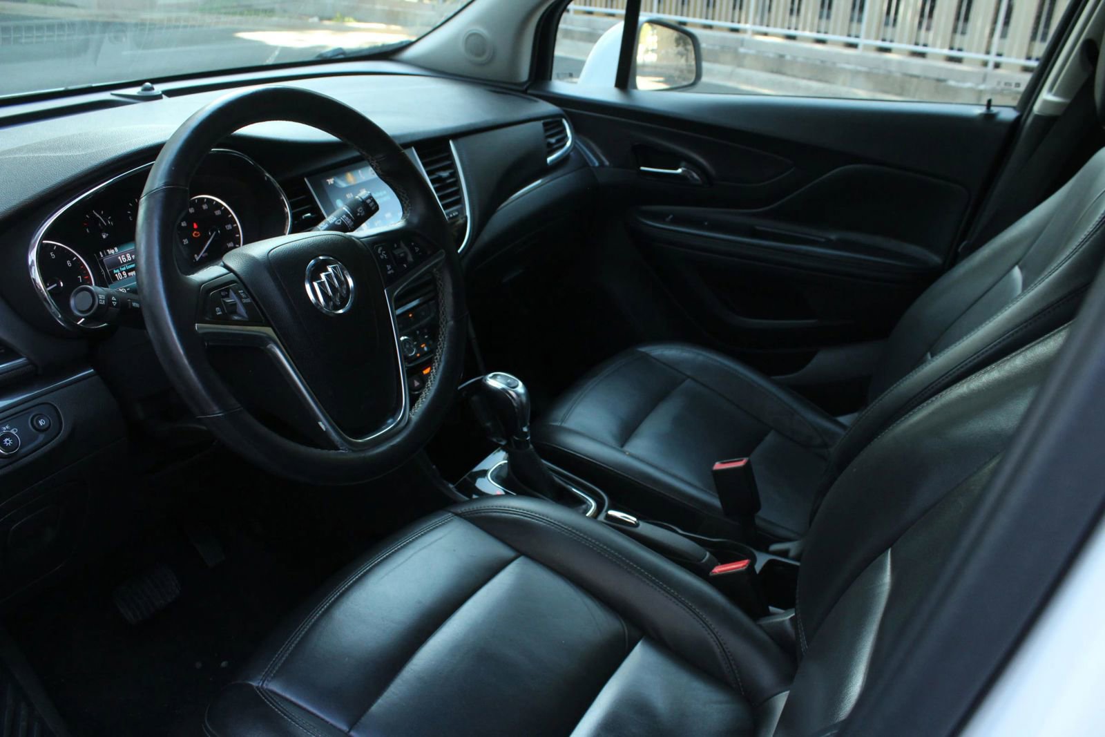 Used 2018 Buick Encore Essence image 13