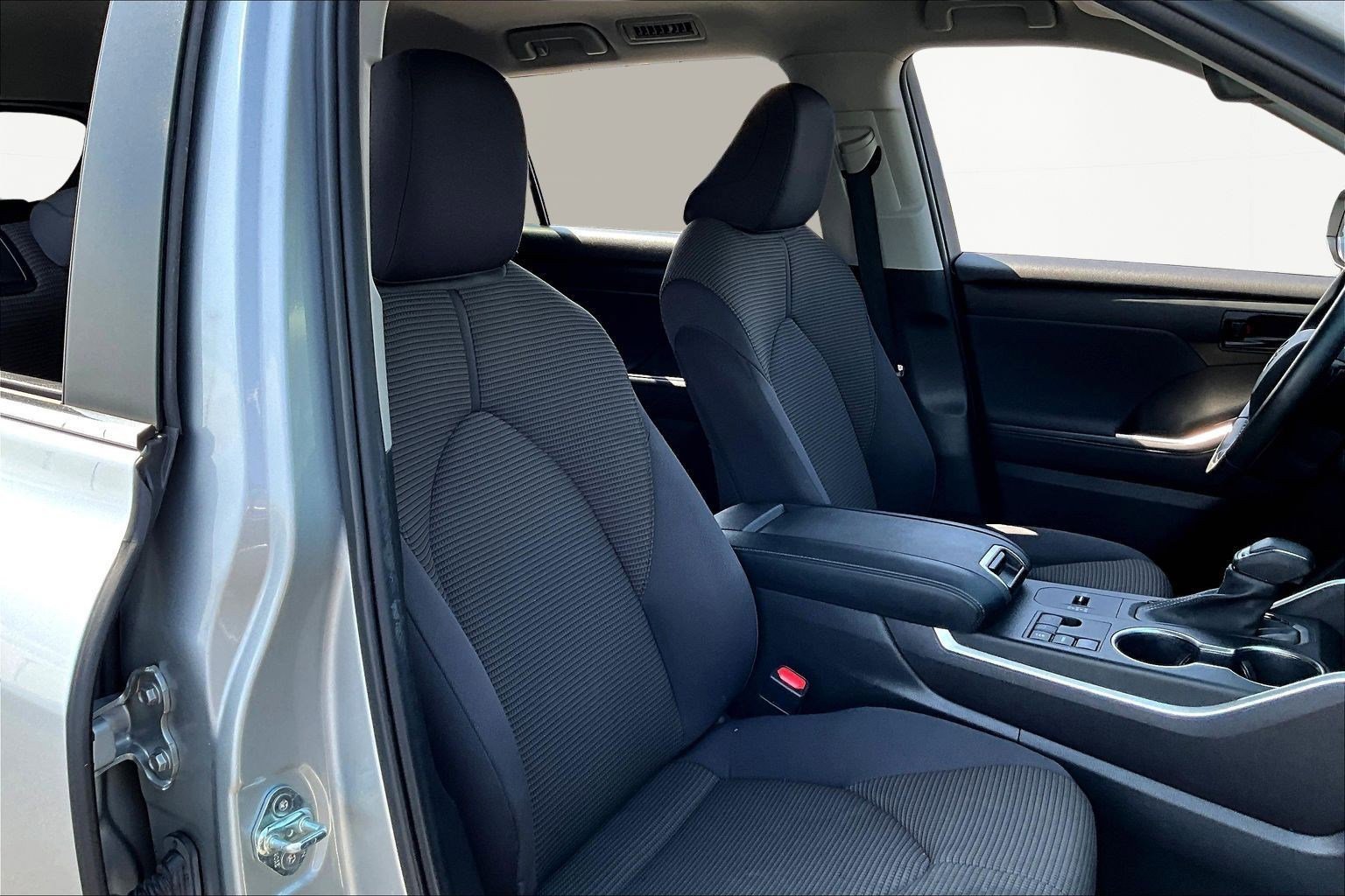 Used 2023 Toyota Highlander LE image 29