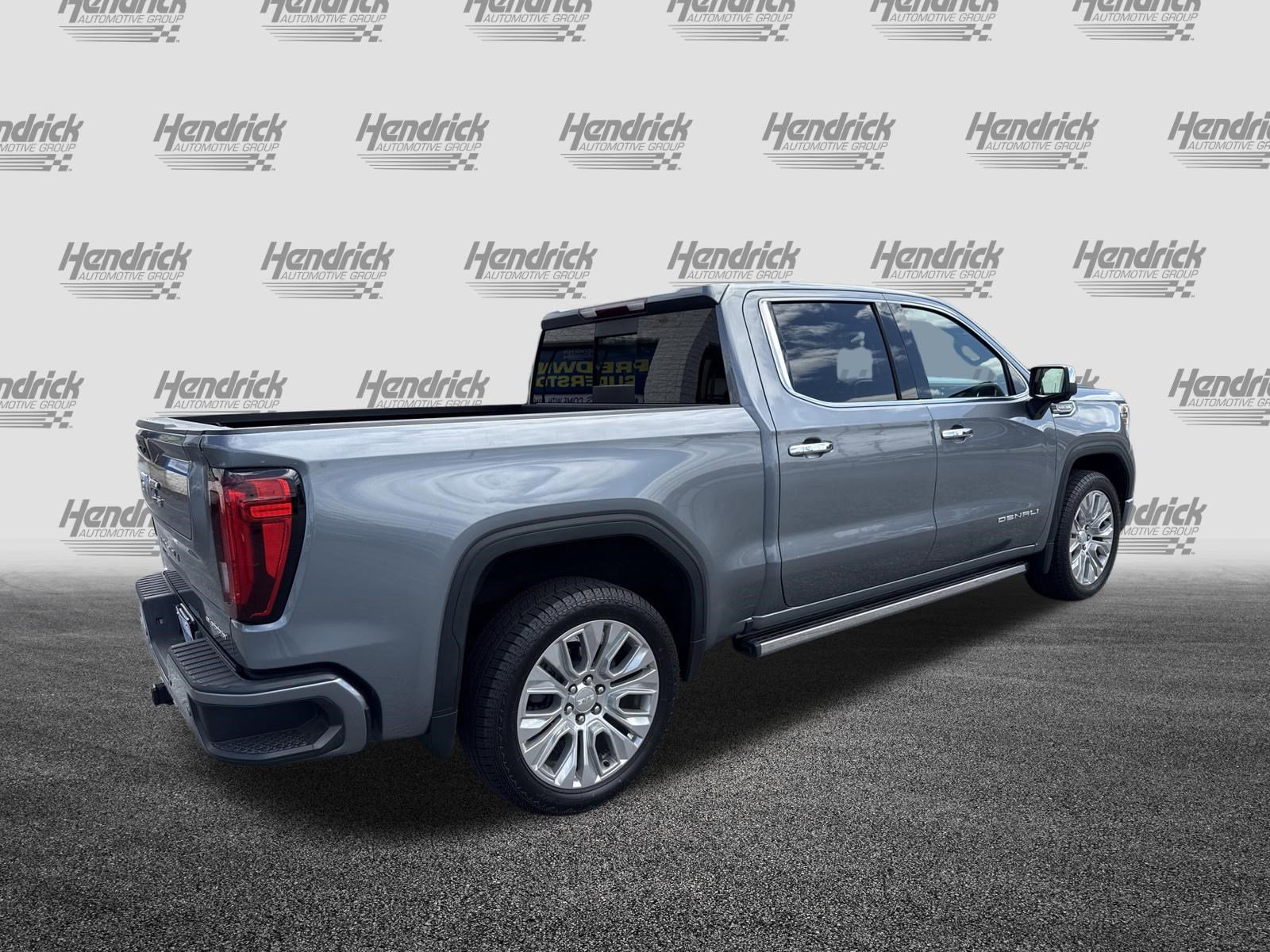 Used 2022 GMC Sierra 1500 Denali w/ Denali Premium Package AWD/4WD image 10
