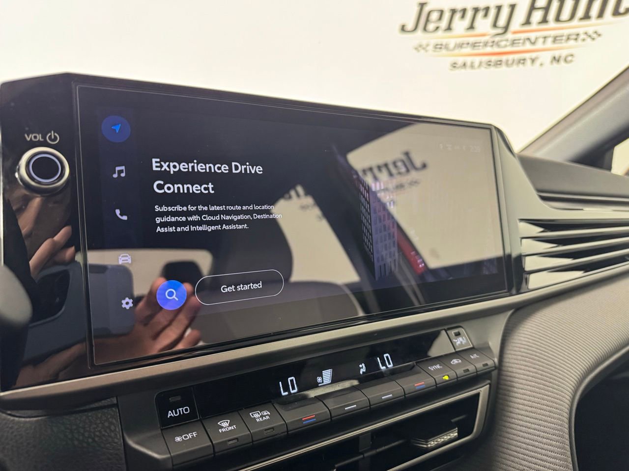 Used 2025 Toyota Camry SE w/ Multimedia Upgrade Package FWD image 20