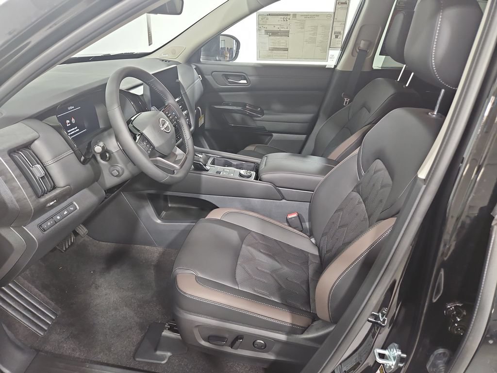 New 2026 Nissan Pathfinder Platinum w/ Cargo Package AWD/4WD image 10