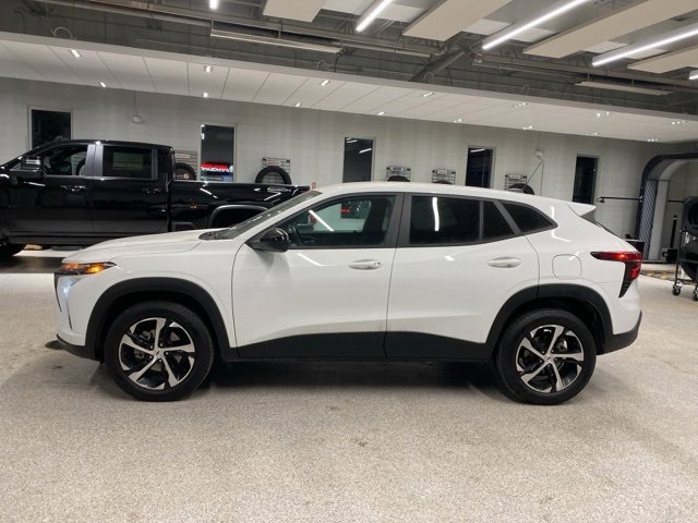 Used 2024 Chevrolet Trax RS w/ Driver Confidence Package image 11