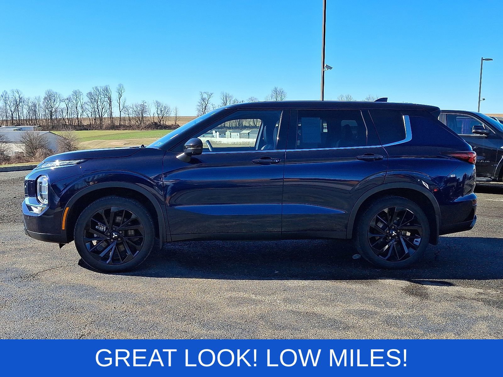 Used 2023 Mitsubishi Outlander SE Black Edition image 4