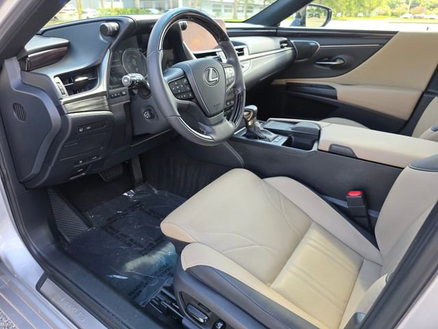 Used 2019 Lexus ES 300h Ultra Luxury w/ Accessory Package 2 FWD image 23