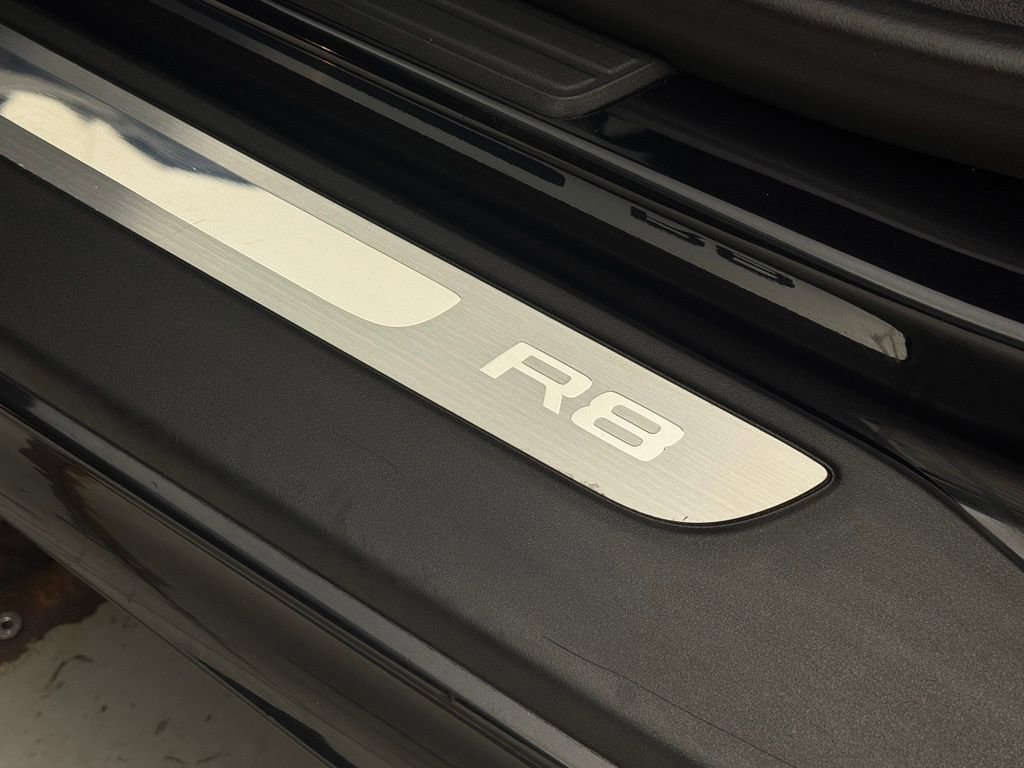 Used 2008 Audi R8 V8 image 10
