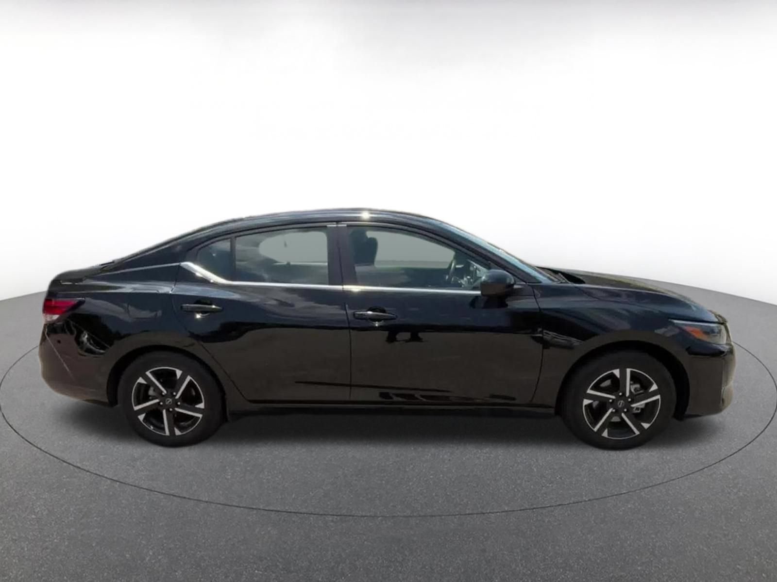 Used 2025 Nissan Sentra SV FWD image 14