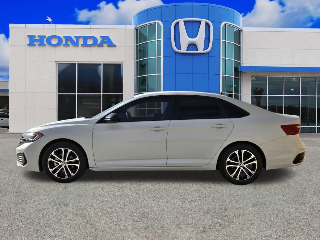 Used 2022 Volkswagen Jetta Sport image 24