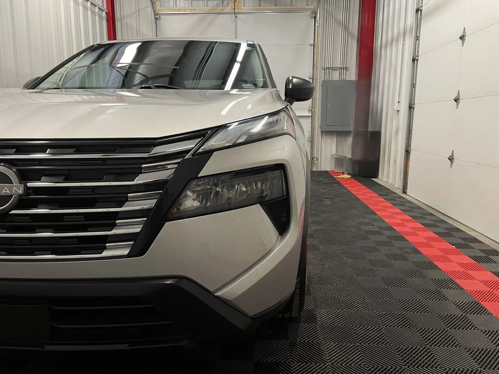 Used 2024 Nissan Rogue S FWD image 8