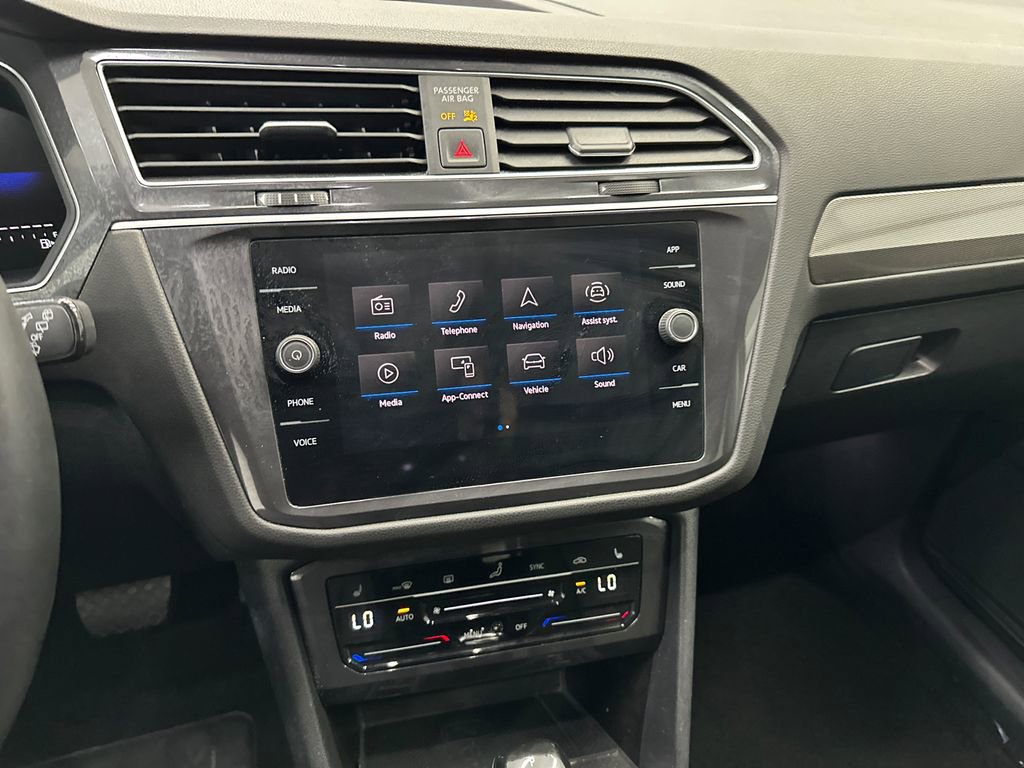 Used 2024 Volkswagen Tiguan SE image 29